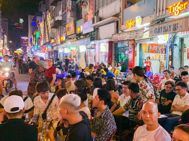 Thiết lập “trạng thái bình thường mới”, các địa điểm tập hợp bạn bè lý tưởng của giới trẻ ba miền “sống lại” ra sao? - Ảnh 5.