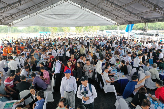 BĐS Long Thành thu hút gần 2.000 khách tham quan dự án Gem Sky World - Ảnh 1.