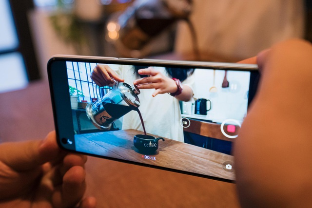 Chỉ cần ngồi nh&agrave; cũng c&oacute; thể s&aacute;ng tạo ra đoạn video l&ecirc;n Youtube hay TikTok đều hợp thế n&agrave;y - Ảnh 3.