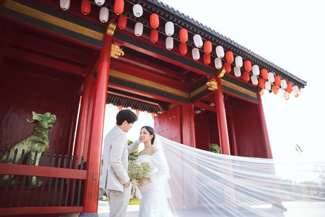 Ngất ngây bộ ảnh cưới đẹp như mơ tại vườn Nhật Bản Vinhomes Smart City - Ảnh 1.