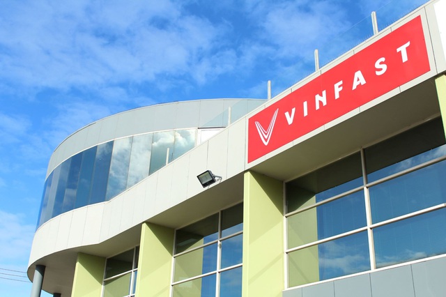 ‘Tướng’ VinFast Úc: ‘Tôi có thể lái máy bay trong xưởng dập vì nó quá rộng và hiện đại’ - Ảnh 2. ‘Tướng’ VinFast Úc: ‘Tôi có thể lái máy bay trong xưởng dập vì nó quá rộng và hiện đại’ - Ảnh 2.