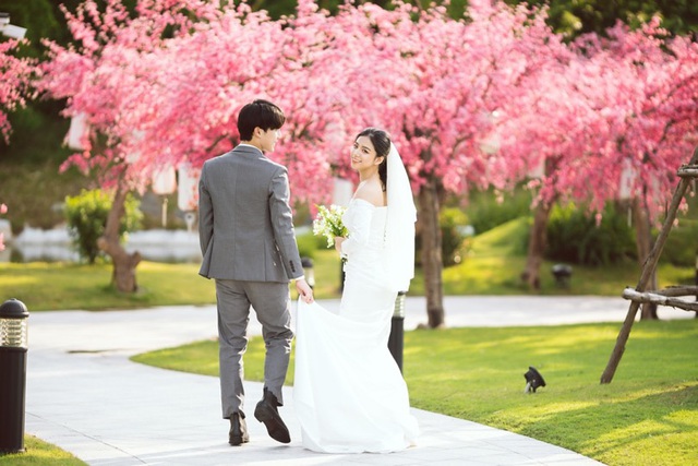 Ngất ngây bộ ảnh cưới đẹp như mơ tại vườn Nhật Bản Vinhomes Smart City - Ảnh 3.