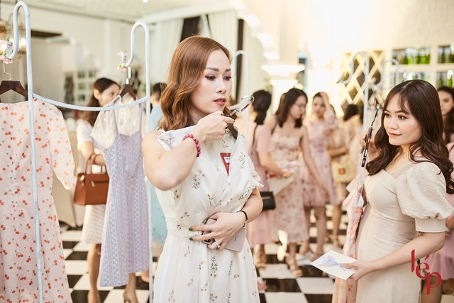 Lep’ - Brand nổi tiếng với những chiếc váy hoa cùng khách hàng thiết kế họa trên lụa - Ảnh 9.