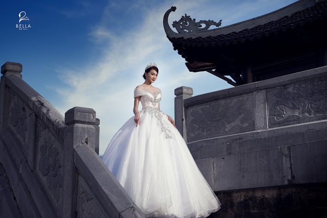 Hoa hậu ảnh Ngọc Nữ diện váy cưới kim cương trị giá gần 1 tỷ đồng hóa công chúa lộng lẫy tại sự kiện khai trương - Ảnh 5.