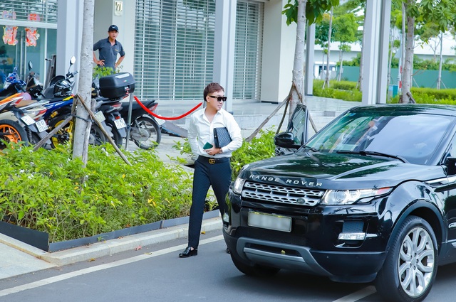 Stylist Kan Hí tất bật chuẩn bị khai trương showroom nội thất 20 tỷ - Ảnh 1.