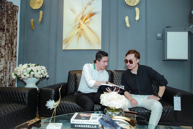 Stylist Kan Hí tất bật chuẩn bị khai trương showroom nội thất 20 tỷ - Ảnh 2.