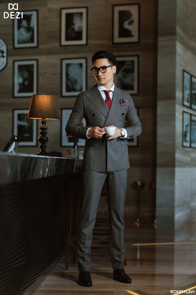 Diễn vi&ecirc;n Mạnh Trường h&oacute;a qu&yacute; &ocirc;ng lịch l&atilde;m trong BST vest mới nhất của thương hiệu thời trang DEZI đ&igrave;nh đ&aacute;m - Ảnh 10.