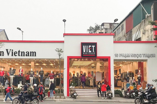 Bỏ t&uacute;i tuyệt chi&ecirc;u phối đồ s&agrave;nh điệu c&ugrave;ng quần jeans - Ảnh 8.