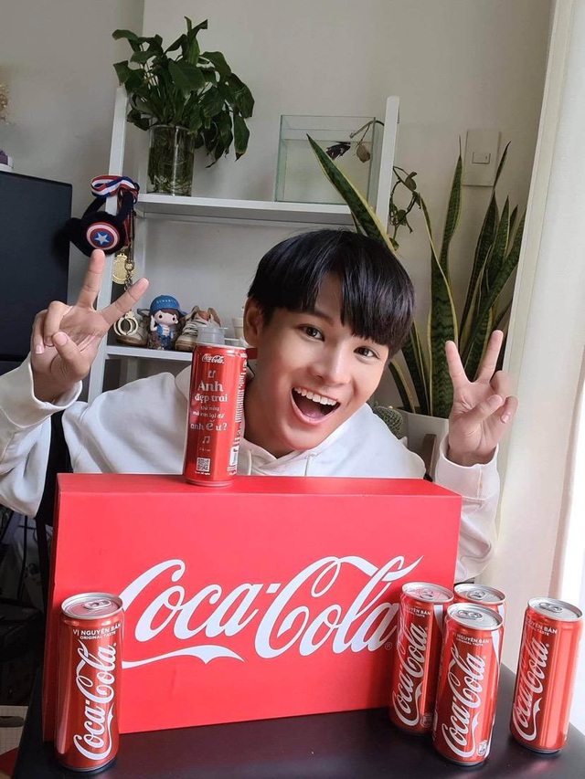 Coca-Cola 1 lần nữa khiến giới trẻ “sôi sục” với bộ lon “Trao giai điệu hứng khởi” - Ảnh 5.
