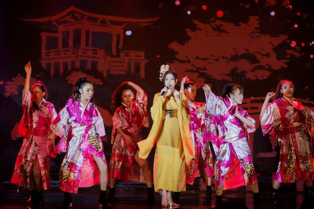 Loạt ảnh mới nhất xinh lung linh của Đông Nhi, Noo Phước Thịnh khiến khán giả trầm trồ trong đêm Gala Secret Concert – Chill Cùng Acecook - Ảnh 3.