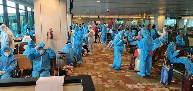 Mỗi ngày một chuyến bay cứu trợ, Vietjet đưa gần 2.000 đồng bào về nước - Ảnh 2.