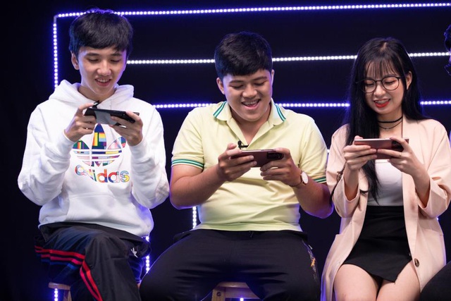 Baby Chanh is surprised by the smooth gaming experience on Galaxy Note20 Ultra - Photo 4. Bé Chanh, Đấng YM bất ngờ với trải nghiệm chơi game mượt mà trên Galaxy Note20 Ultra - Ảnh 4.