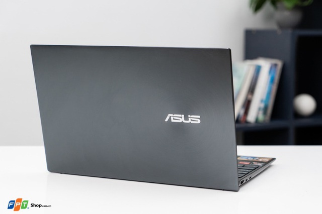 FPT Shop mở bán ASUS ZenBook (UM425), laptop CPU AMD 14inch mỏng nhất thế giới - Ảnh 1. FPT Shop mở bán ASUS ZenBook (UM425), laptop CPU AMD 14inch mỏng nhất thế giới - Ảnh 1.