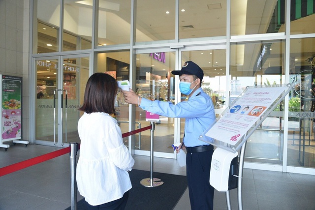 Cô cháu gái đăng ảnh đưa 4 người bà đi AEON MALL chơi được cộng đồng mạng chia sẻ rần rần - Câu chuyện chữa lành “tổn thương Covid-19 bằng thông điệp nhân văn - Ảnh 7.