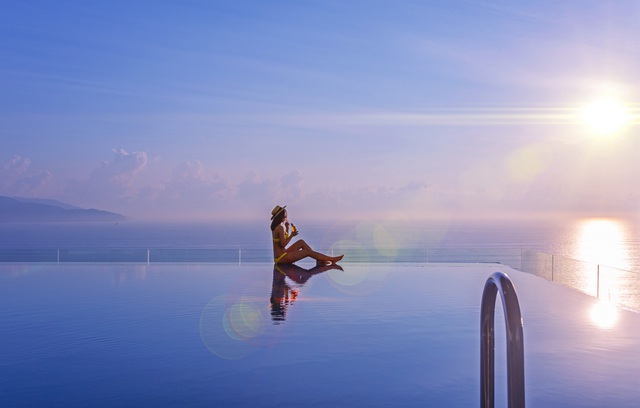 Khám phá khách sạn 5 sao “sang chảnh” với bốn bể bơi vô cực tuyệt đẹp tại Mũi Né - Ảnh 3.