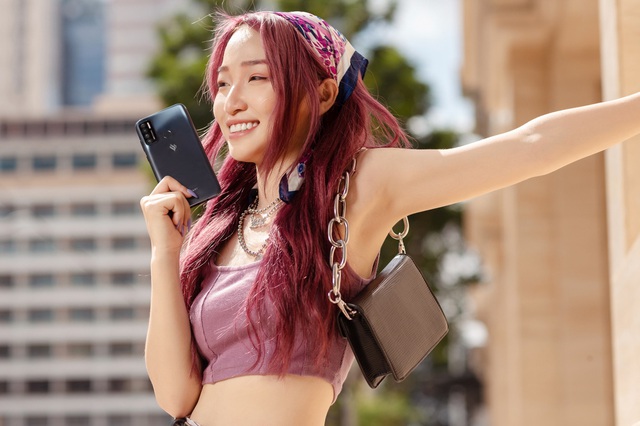 Đi tìm chân dung chiếc smartphone giá dưới 4,5 triệu khiến streamer Hoa Nhật Huỳnh mê tít - Ảnh 1.
