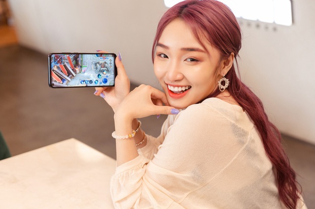 Đi tìm chân dung chiếc smartphone giá dưới 4,5 triệu khiến streamer Hoa Nhật Huỳnh mê tít - Ảnh 2.
