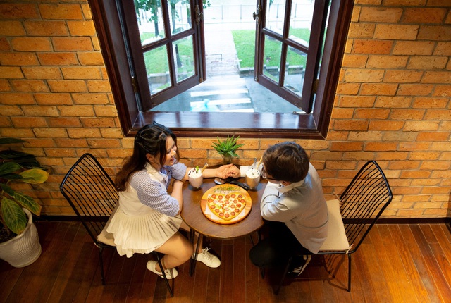 Quá sức độc đáo với bánh pizza hình trái tim và ngôi sao tại Thiên Hạt Coffee, đẹp khiến không nỡ ăn - Ảnh 5.