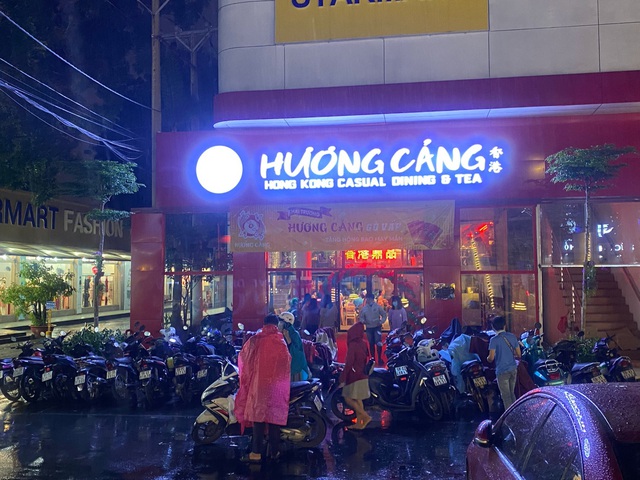 Kỳ lạ dân Sài Gòn nửa đêm xếp hàng ăn món Hoa - Ảnh 2.