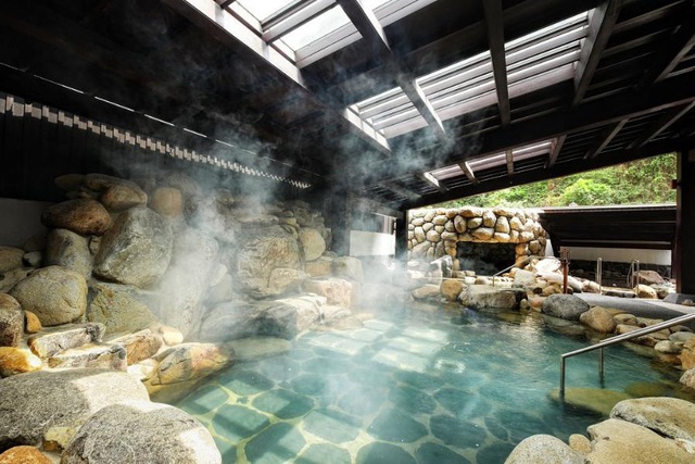 Không xuất ngoại, vẫn dễ dàng tắm onsen chuẩn Nhật ngay tại Quảng Ninh - Ảnh 2.