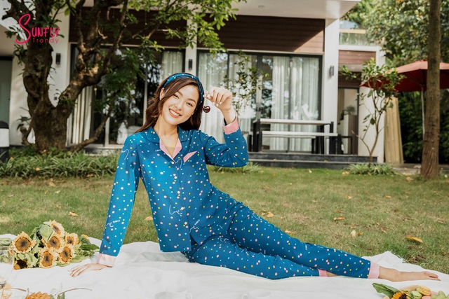 Những mẫu pyjamas biến tấu đầy mới lạ, độc đáo và quyến rũ tạo nên cơn sốt đầu thu đông 2020 - Ảnh 8.