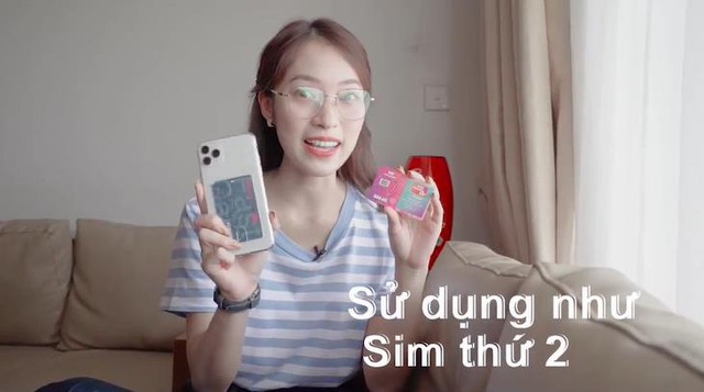Giới trẻ h&agrave;o hứng bắt lại &ldquo;trend&rdquo; 2 sim 2 s&oacute;ng - Ảnh 1.