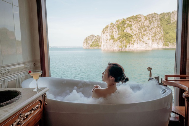 Hạ Long b&igrave;nh thường đ&atilde; đẹp, nay lại c&agrave;ng lộng lẫy hơn qua những thước phim Quang Vinh Đi Việt Nam! - Ảnh 6.