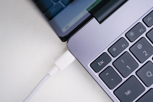 Huawei MateBook 13: 16GB RAM, Card đồ họa rời và còn nhiều điều ấn tượng hơn thế nữa - Ảnh 6. Huawei MateBook 13: 16GB RAM, Card đồ họa rời và còn nhiều điều ấn tượng hơn thế nữa - Ảnh 6.