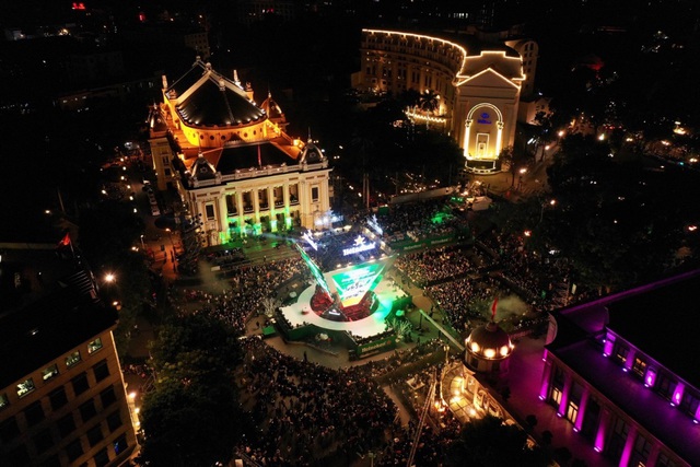 Mãn nhãn với đại tiệc Countdown đón chào năm mới 2021 tại Hà Nội, Nha Trang - Ảnh 1.