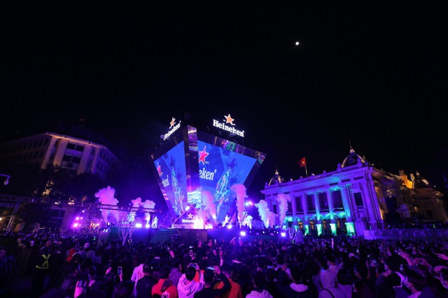 Mãn nhãn với đại tiệc Countdown đón chào năm mới 2021 tại Hà Nội, Nha Trang - Ảnh 3.