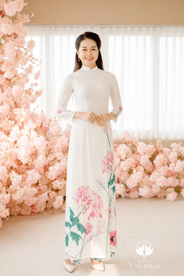 Áo Dài Vân Phan - Nơi cập nhật xu hướng thời trang cho phái đẹp - Ảnh 2.
