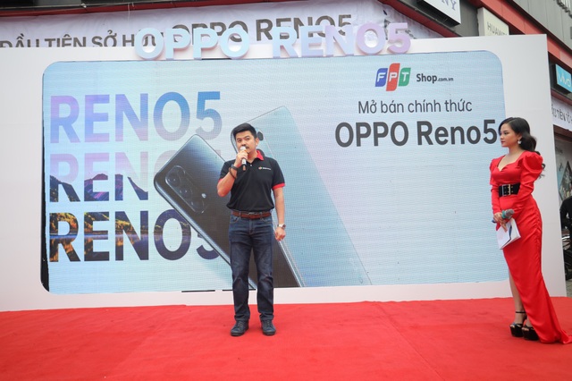 Lượng người mua OPPO Reno5 tăng gấp 5 lần trong ngày mở bán tại FPT Shop - Ảnh 2.