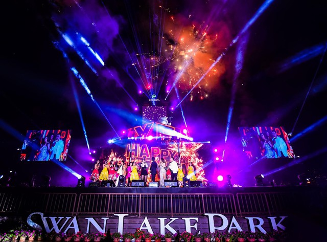 Gần 20 ngh&igrave;n cư d&acirc;n Ecopark m&atilde;n nh&atilde;n c&ugrave;ng đại tiệc countdown ho&agrave;nh tr&aacute;ng - Ảnh 8.