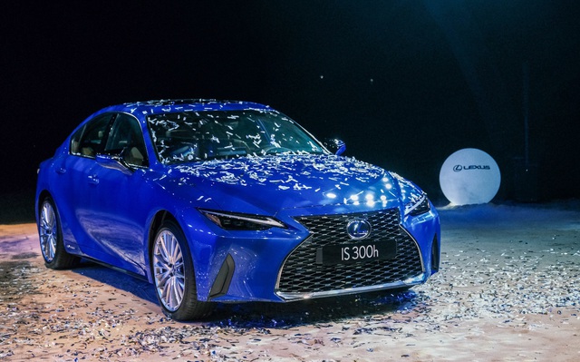 Những cách ‘khiêu khích’ khách Việt của Lexus IS 2021 - Ảnh 4.