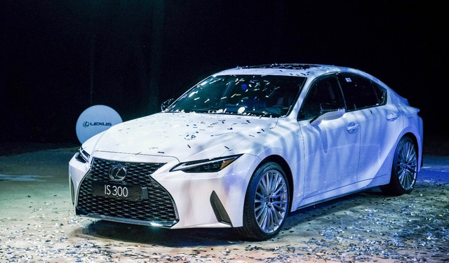 Những cách ‘khiêu khích’ khách Việt của Lexus IS 2021 - Ảnh 5.