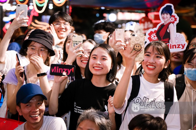 Hàng nghìn bạn trẻ đại náo Lễ hội Tết Việt và thưởng thức bữa tiệc ẩm thực bùng nổ bậc nhất mùa Tết này - Ảnh 4.