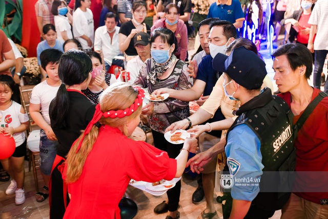 Hàng nghìn bạn trẻ đại náo Lễ hội Tết Việt và thưởng thức bữa tiệc ẩm thực bùng nổ bậc nhất mùa Tết này - Ảnh 10.