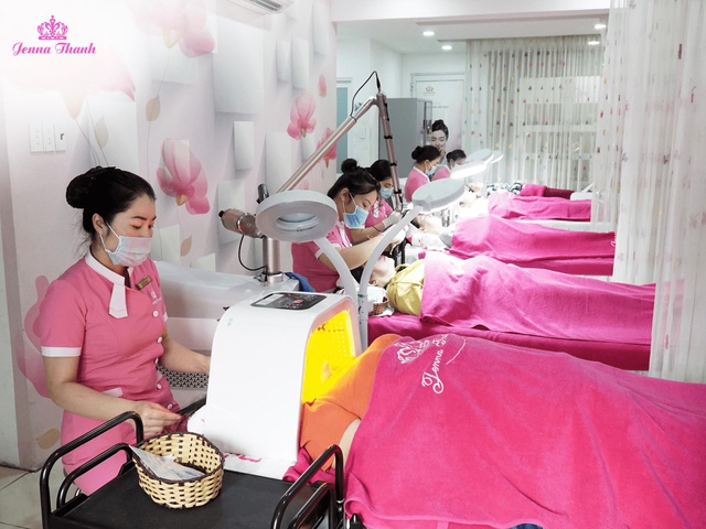Điểm danh những hot face l&agrave; kh&aacute;ch quen tại viện thẩm mỹ Jenna Thanh - Ảnh 1.