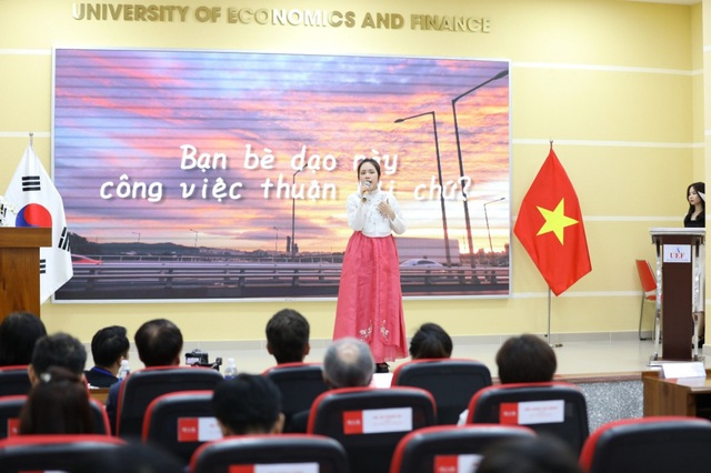 M&ecirc; nghề th&ocirc;ng dịch vi&ecirc;n tiếng H&agrave;n, c&ocirc; nữ sinh theo đuổi ng&agrave;nh Ng&ocirc;n ngữ H&agrave;n Quốc - Ảnh 3.