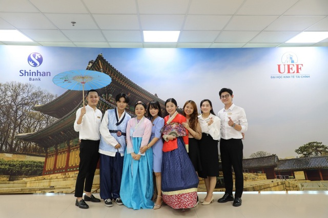 M&ecirc; nghề th&ocirc;ng dịch vi&ecirc;n tiếng H&agrave;n, c&ocirc; nữ sinh theo đuổi ng&agrave;nh Ng&ocirc;n ngữ H&agrave;n Quốc - Ảnh 2.