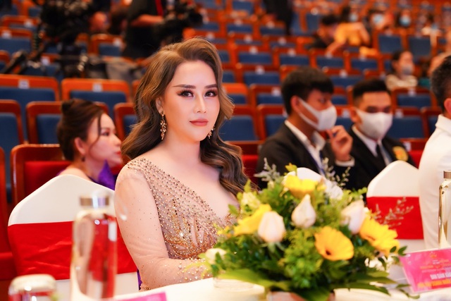Hoàng Thị Thảo Nguyên nổi bật tại hàng ghế giám khảo chung kết Hoa hậu Doanh nhân Việt Nam Toàn cầu 2020 - Ảnh 1.