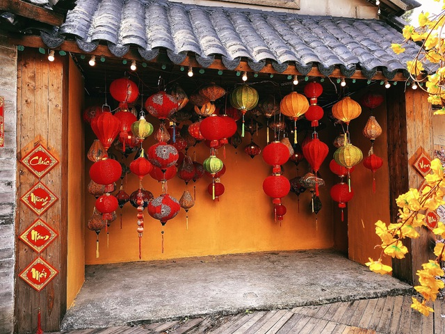 Giới trẻ S&agrave;i G&ograve;n năm nay khỏi lo thiếu chỗ &ldquo;sống ảo&rdquo;: Chỉ 150k m&agrave; đẹp m&ecirc; mẩn, ở phim trường m&agrave; như đi cả thế giới - Ảnh 8.