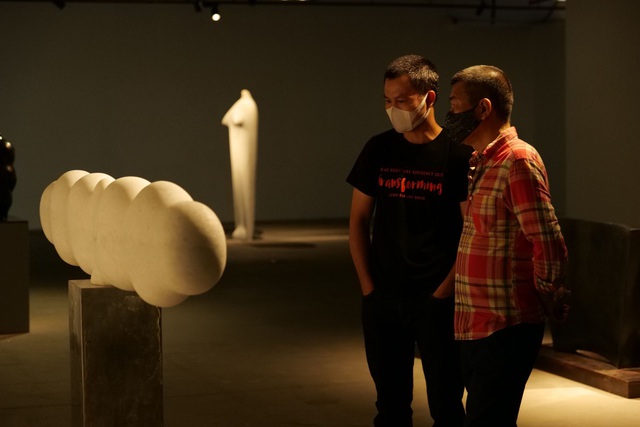 VCCA mở cửa triển lãm điêu khắc đá “Biến chuyển | Transforming” - Ảnh 1.