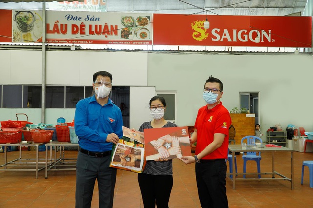 600 hộ tiểu thương tại TP.HCM được hỗ trợ từ chương trình Góp Triệu Ngôi Sao - Ảnh 1.