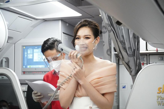 Cùng Hoa hậu Đỗ Thị Hà đón ngày 20/10 đặc biệt trên tàu bay Vietjet - Ảnh 6.