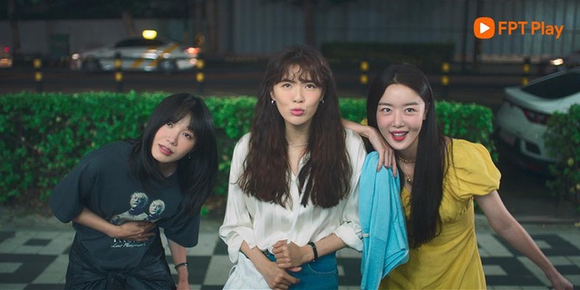 Si Won uống sữa chua, bất lực nhìn bạn gái Lee Kwang Soo nốc rượu cùng hội chị em trong phim mới - Ảnh 2.