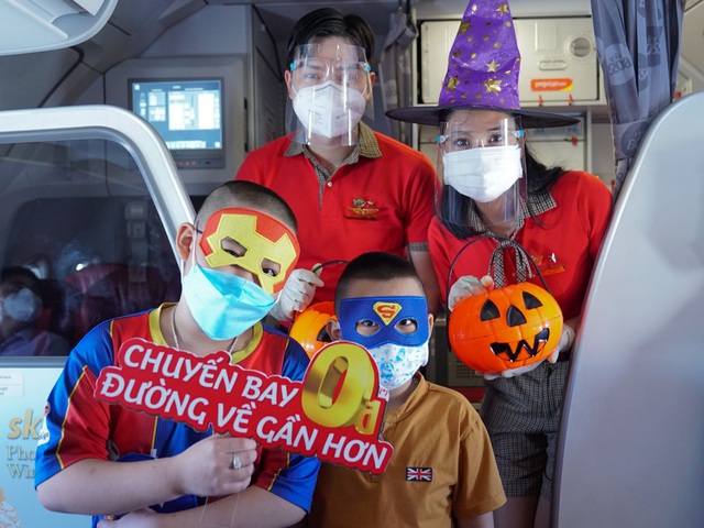 “Cho kẹo hay bị ghẹo” - khám phá niềm vui bất ngờ ngày Halloween cùng Vietjet - Ảnh 2.