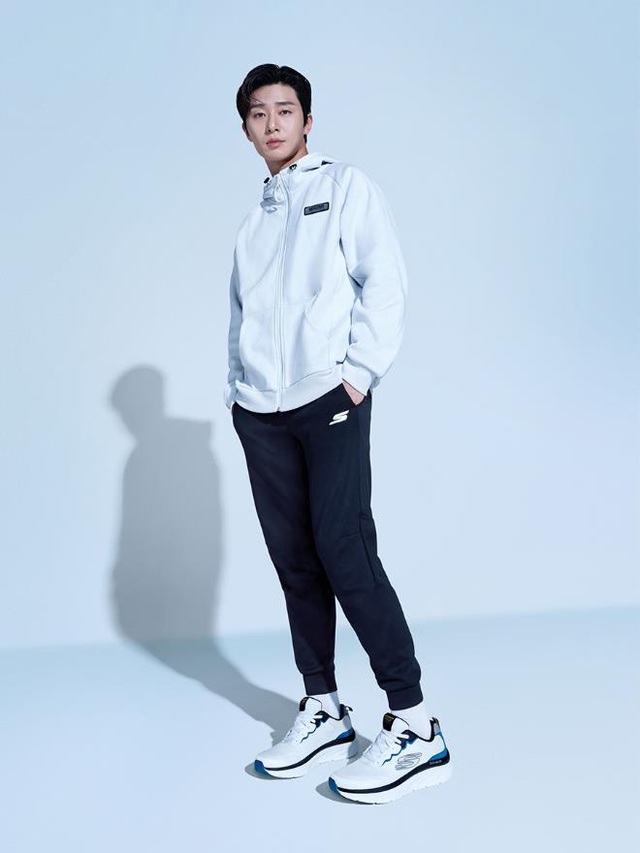 Ngôi sao Park Seo Jun trở thành Đại sứ Thương hiệu mới của Skechers tại Việt Nam - Ảnh 2.