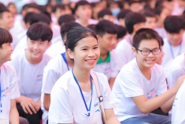 Định hướng nghề nghiệp cho học sinh THPT thành phố Hải Phòng và tỉnh Nghệ An - Ảnh 3.