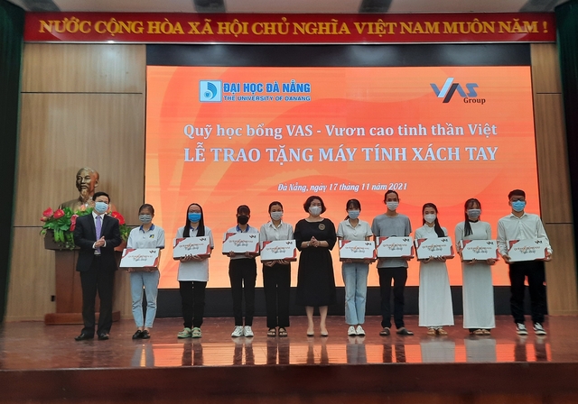 Quỹ Học bổng VAS trao tặng 170 máy tính cho sinh viên - Ảnh 1.